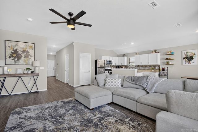 2136 Dandelion Drive, Benton, AR 72019