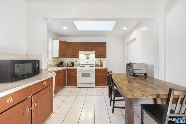 19 Vivian, Emerson, NJ 07630