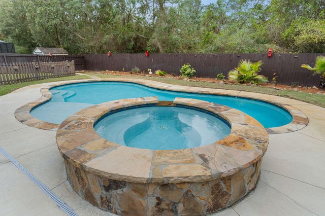 2779 Grand Bay Court, Navarre, FL 32566