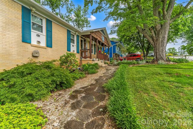 10 Oak Leaf Lane, Arden, NC 28704