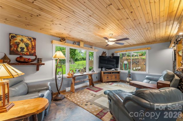 10 Oak Leaf Lane, Arden, NC 28704