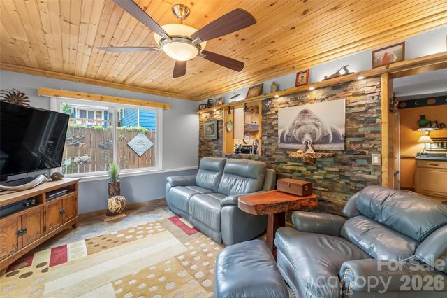 10 Oak Leaf Lane, Arden, NC 28704