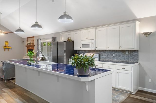 19555 Highway 16, Siloam Springs, AR 72761