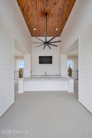208 Oak Village Drive, Scott, LA 70583