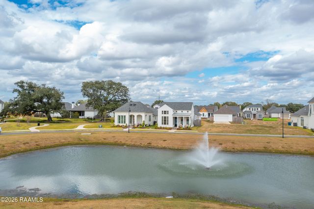 208 Oak Village Drive, Scott, LA 70583