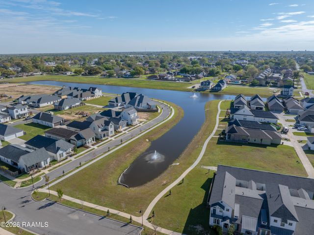 208 Oak Village Drive, Scott, LA 70583