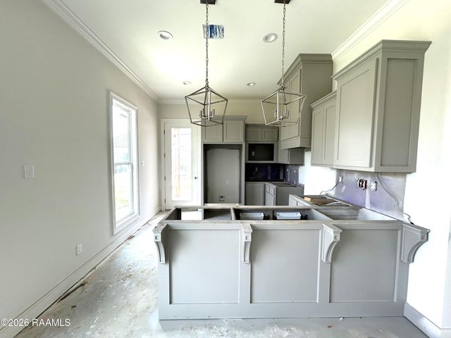 208 Oak Village Drive, Scott, LA 70583