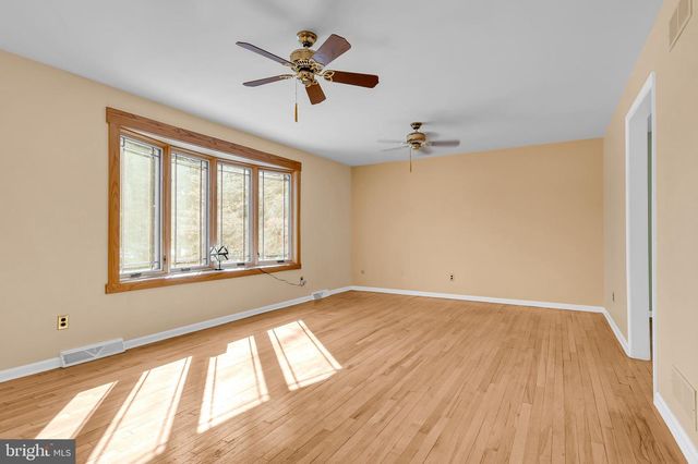 38 STARDUST DR, Newark, DE 19702