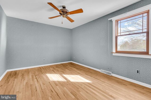 38 STARDUST DR, Newark, DE 19702