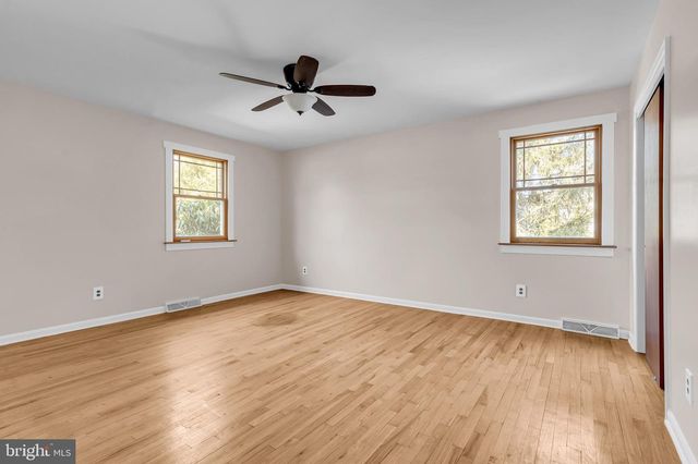 38 STARDUST DR, Newark, DE 19702