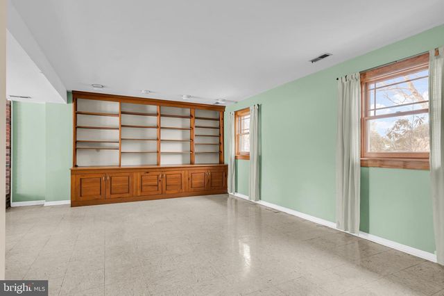 38 STARDUST DR, Newark, DE 19702