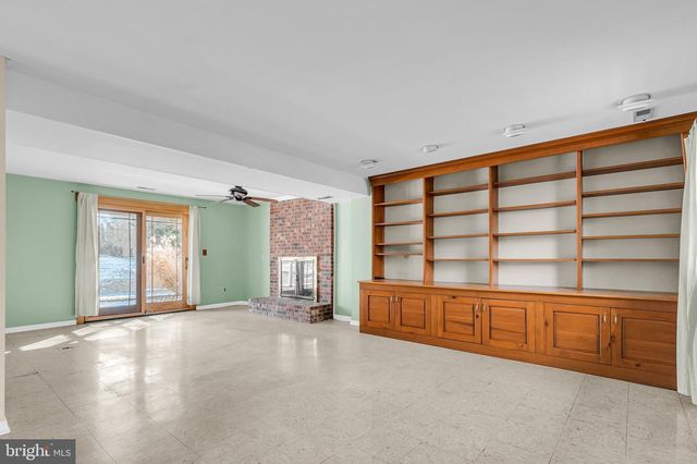 38 STARDUST DR, Newark, DE 19702