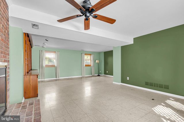 38 STARDUST DR, Newark, DE 19702