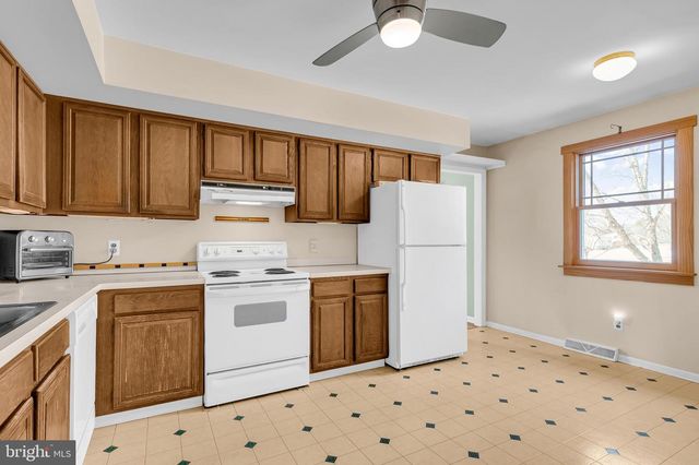 38 STARDUST DR, Newark, DE 19702