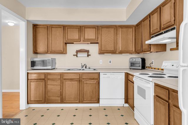 38 STARDUST DR, Newark, DE 19702