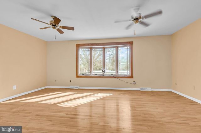 38 STARDUST DR, Newark, DE 19702