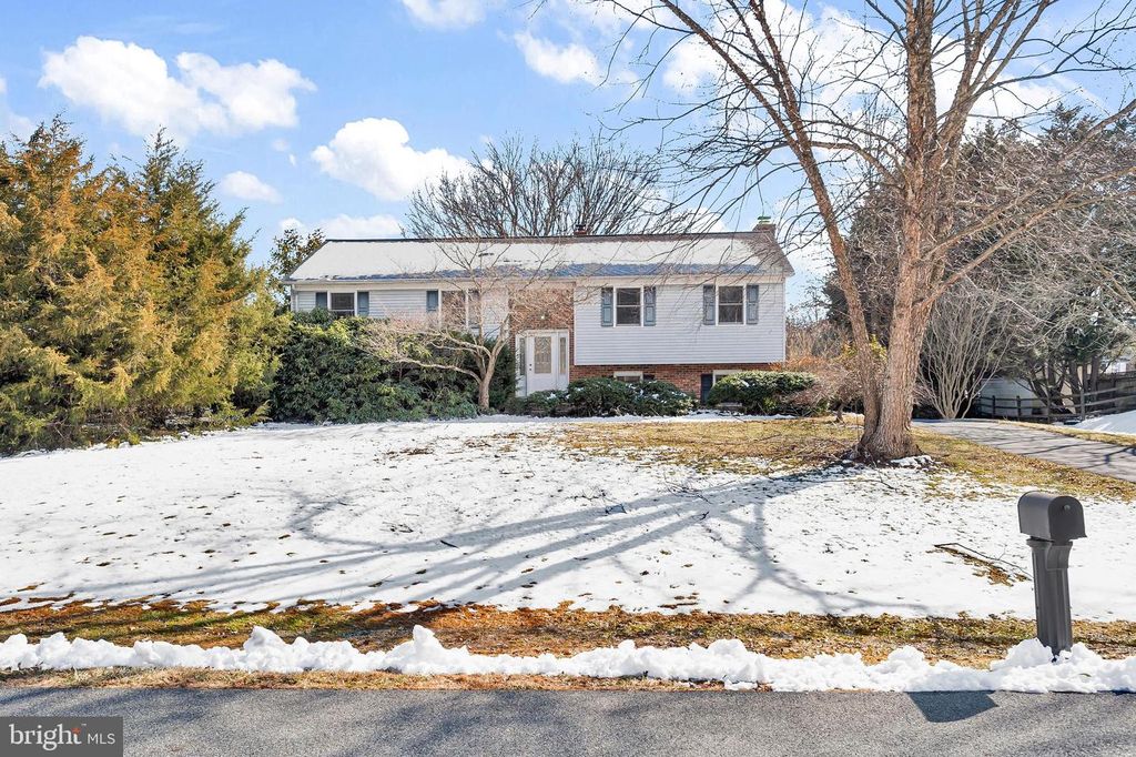 38 STARDUST DR, Newark, DE 19702