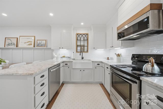 1042 1st Street NE, Hickory, NC 28601