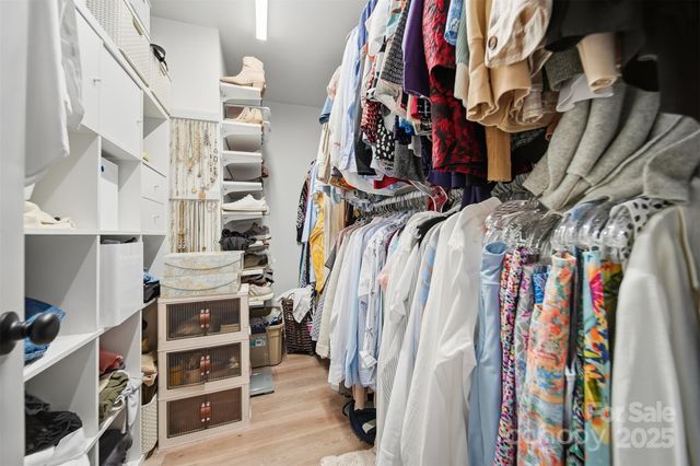 1042 1st Street NE, Hickory, NC 28601