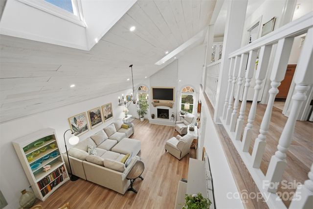 1042 1st Street NE, Hickory, NC 28601