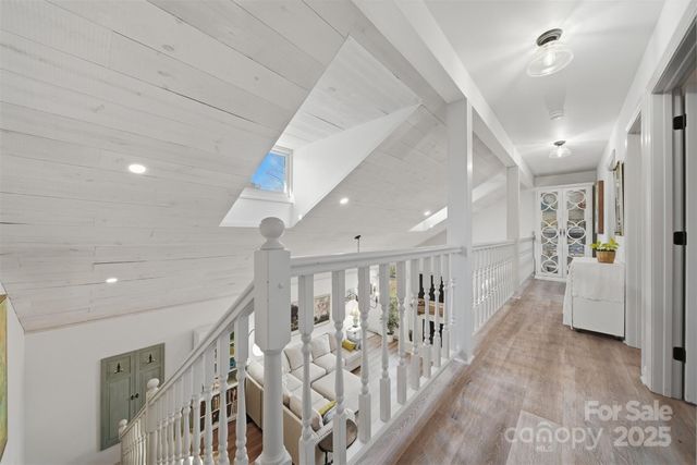 1042 1st Street NE, Hickory, NC 28601