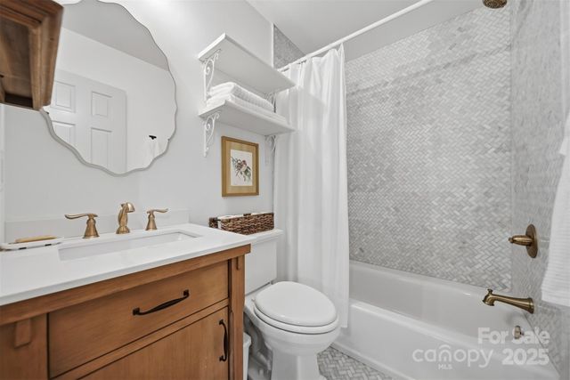 1042 1st Street NE, Hickory, NC 28601