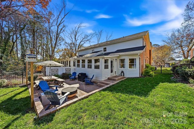 1042 1st Street NE, Hickory, NC 28601