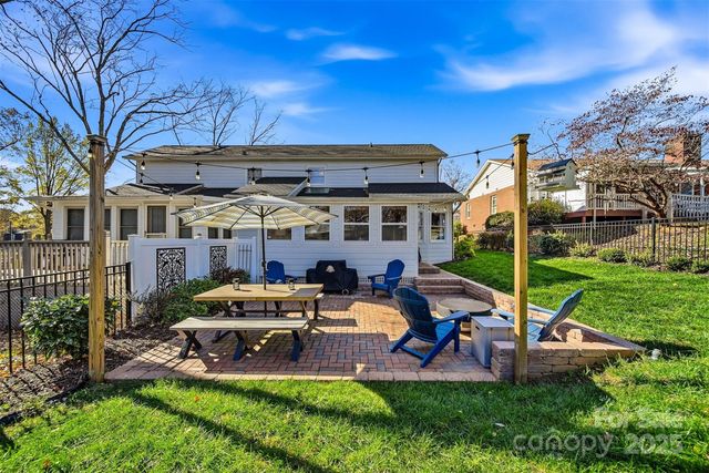 1042 1st Street NE, Hickory, NC 28601