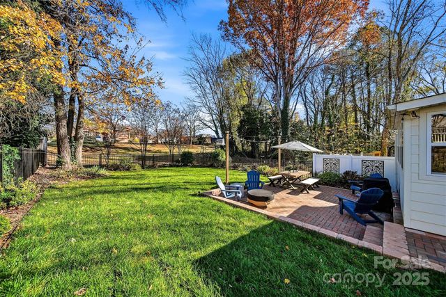 1042 1st Street NE, Hickory, NC 28601