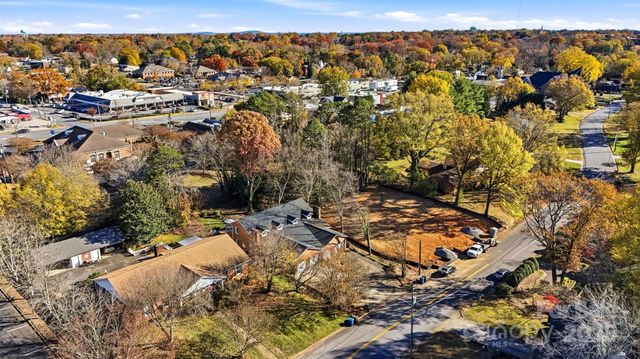 1042 1st Street NE, Hickory, NC 28601