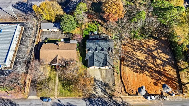 1042 1st Street NE, Hickory, NC 28601