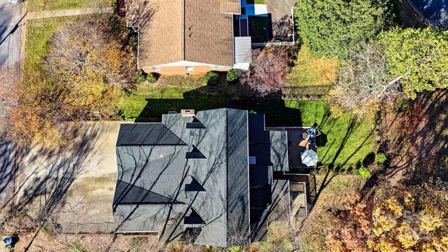 1042 1st Street NE, Hickory, NC 28601