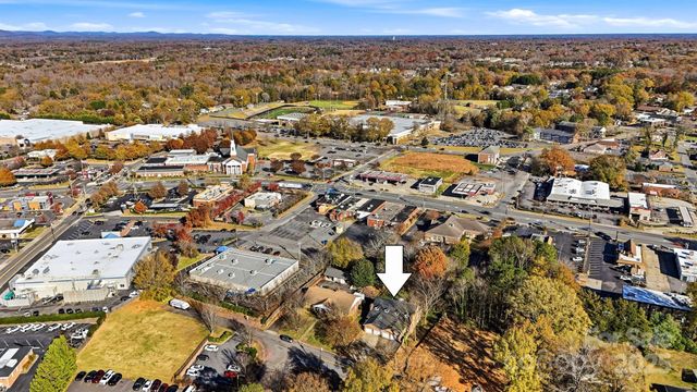 1042 1st Street NE, Hickory, NC 28601