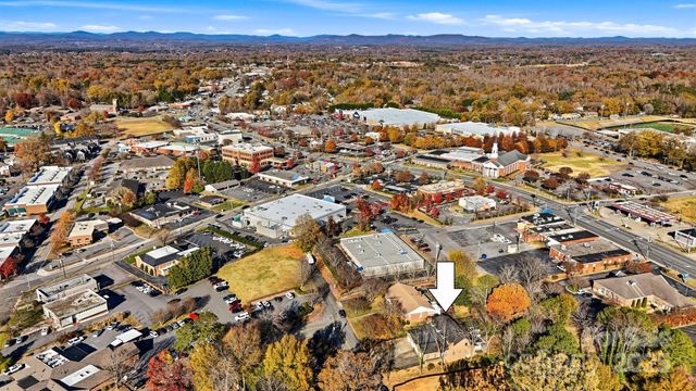 1042 1st Street NE, Hickory, NC 28601