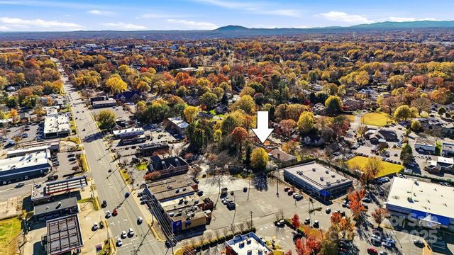 1042 1st Street NE, Hickory, NC 28601