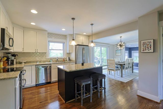 211 Hilltop Lane, Wyoming, OH 45215
