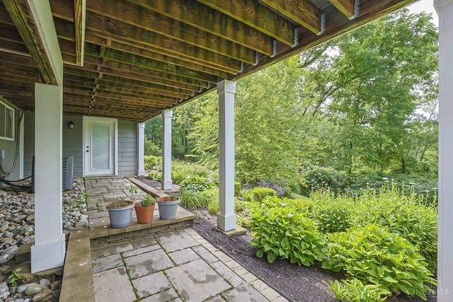 211 Hilltop Lane, Wyoming, OH 45215