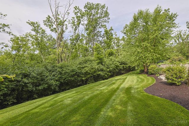 211 Hilltop Lane, Wyoming, OH 45215