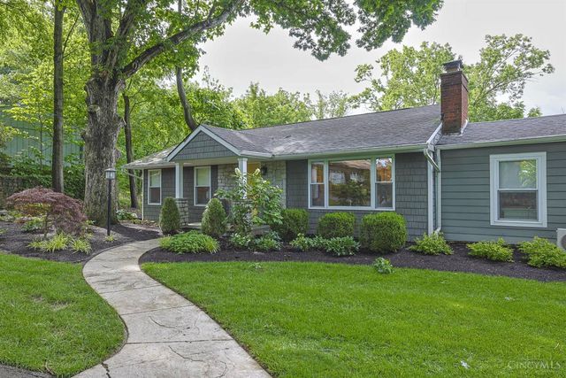 211 Hilltop Lane, Wyoming, OH 45215