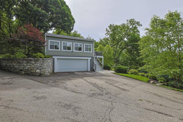 211 Hilltop Lane, Wyoming, OH 45215