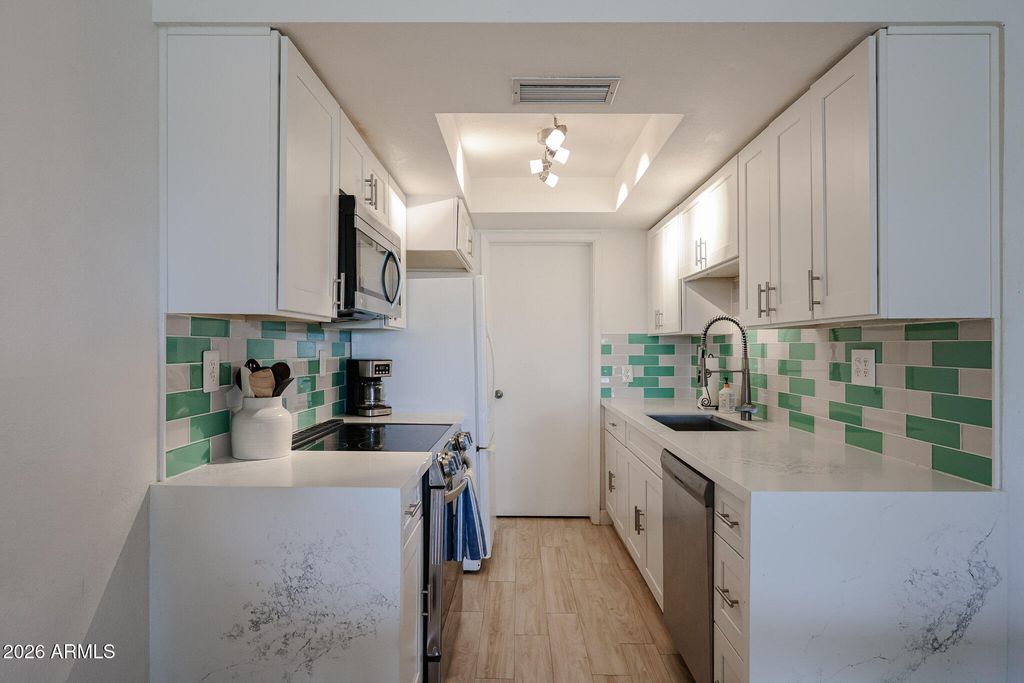11032 N 28TH Drive 303, Phoenix, AZ 85029 — photo 2
