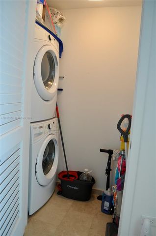 68 SE 6th St 2708, Miami, FL 33131