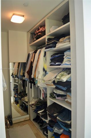 68 SE 6th St 2708, Miami, FL 33131