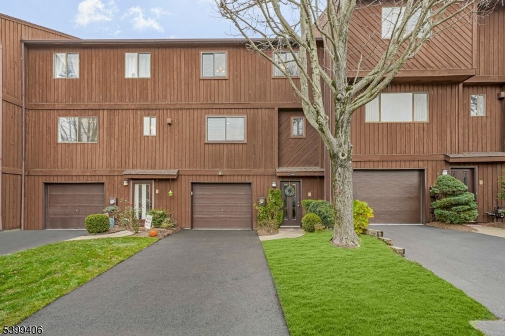 10 Penney Ct, Hawthorne Boro, NJ 07506