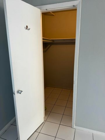 1812 E Oakland Park Boulevard 29, Oakland Park, FL 33306