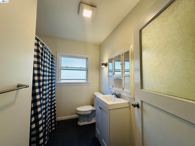 1301 60Th Ave, Oakland, CA 94621
