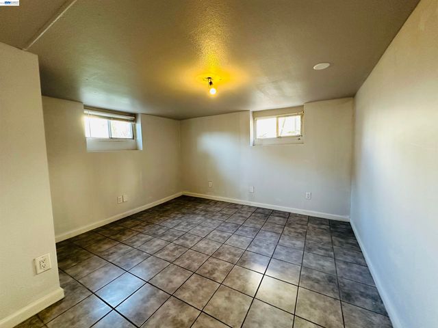 1301 60Th Ave, Oakland, CA 94621
