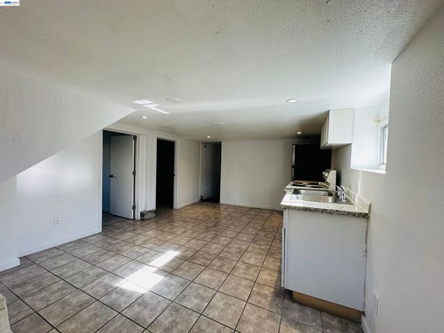 1301 60Th Ave, Oakland, CA 94621