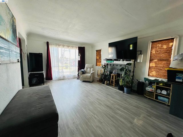 1301 60Th Ave, Oakland, CA 94621