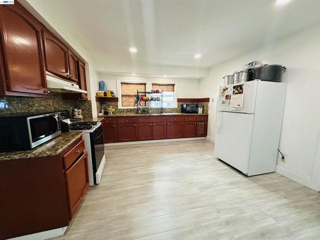 1301 60Th Ave, Oakland, CA 94621